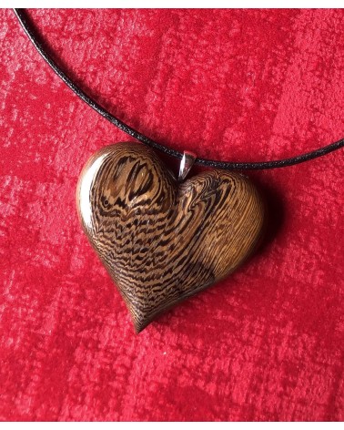 Collier Pendentif COEUR en CASSIA DU SIAM / 05 Collier Pendentif COEUR en CASSIA DU SIAM / 05