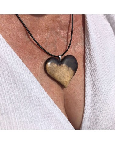 Collier Pendentif COEUR en BOIS DE VIOLETTE/ 06