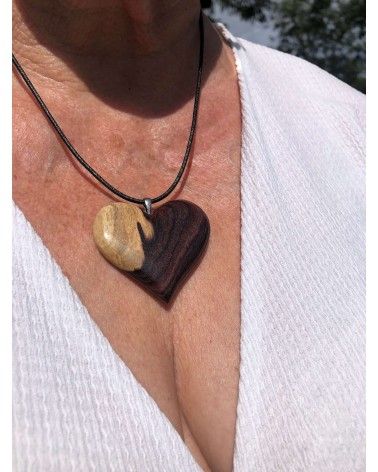 Collier Pendentif COEUR en BOIS DE VIOLETTE/ 08