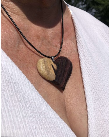 Collier Pendentif COEUR en BOIS DE VIOLETTE/ 08