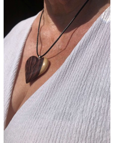 Collier Pendentif COEUR en BOIS DE VIOLETTE/ 08